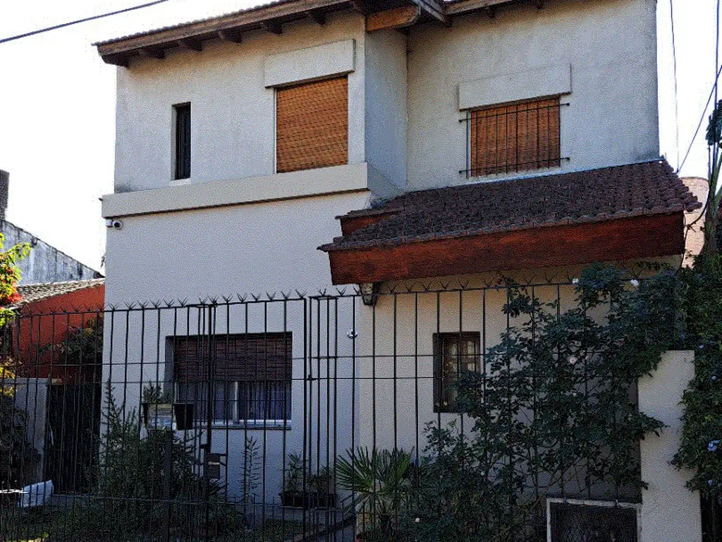 Casa en General Rodríguez, zona centrica, con salida a dos calles