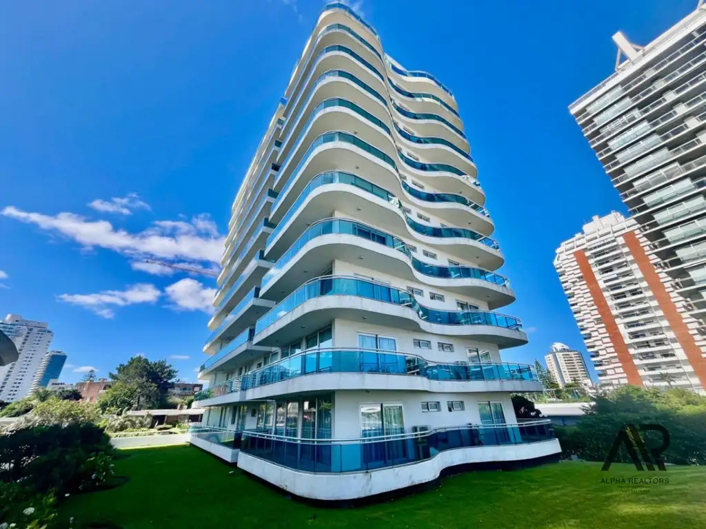 Apartamento en venta de 1 dormitorio c/ cochera en Playa Mansa