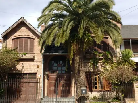 CASA 4 AMBIENTES HAEDO VENTA CON QUINCHO PILETA