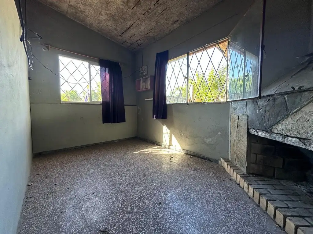 VENTA CASA 3 DORMITORIOS Y GRAN TERRENO A RECICLAR