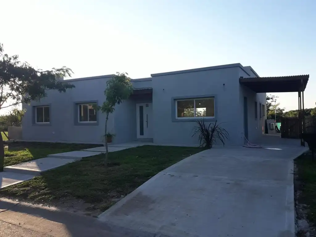 Venta casa 4 ambientes en Santa Guadalupe - Pilar del Este