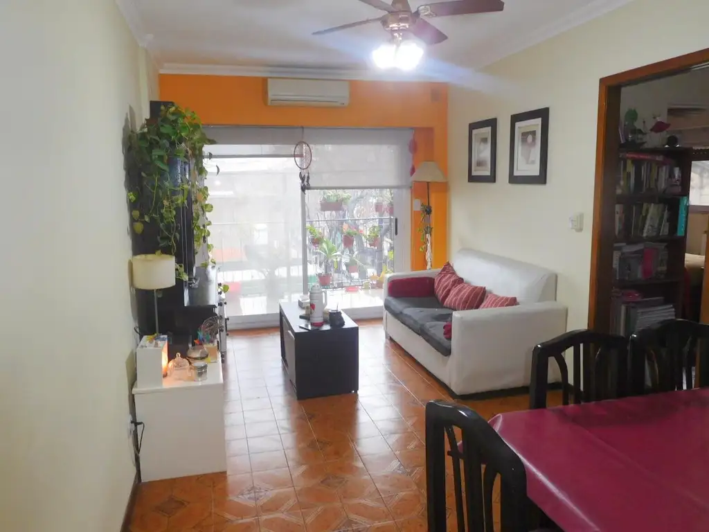 DEPARTAMENTO 3 AMBIENTES AL FRENTE CON BALCON