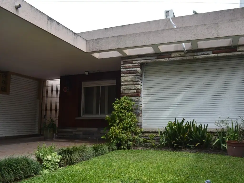 Hermosa casa en Centro de Ituzaingó Sur lote de 8.66x43.30