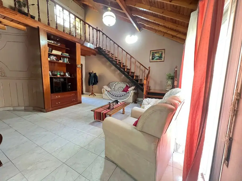 VENTA CASA 5 HAMBIENTES EN LOMAS DE ZAMORA