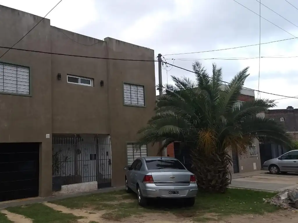 CASA DOS PLANTAS TOTALMENTE RECICLADA