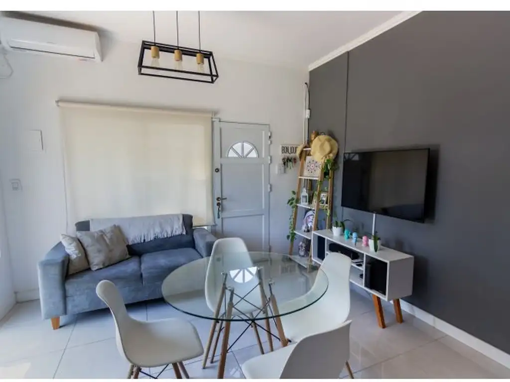 Casa al Frente  en Venta en Barrio Belgrano