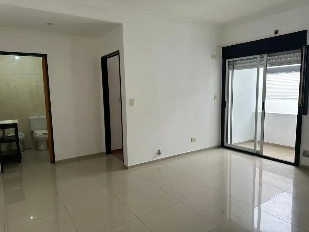 VENTA  PH  2 Amb. c/balcon -excelente - Lateral - 1º x esc.. Apto Profesional