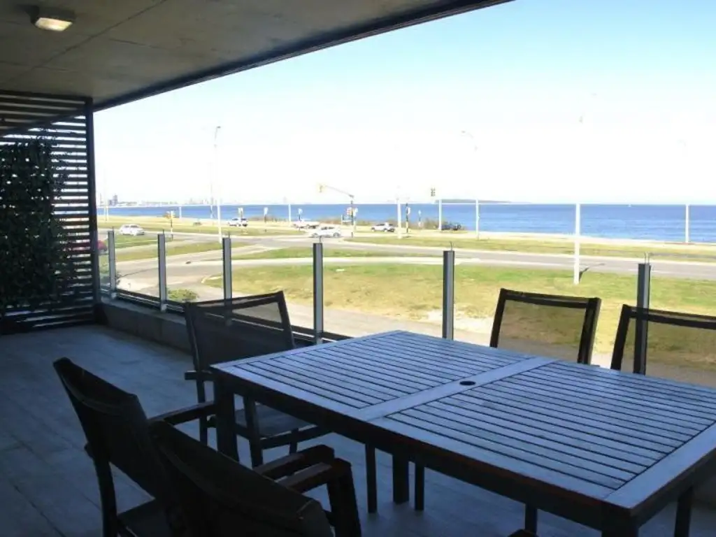 Apartamento en venta dos dormitorios- Playa Mansa