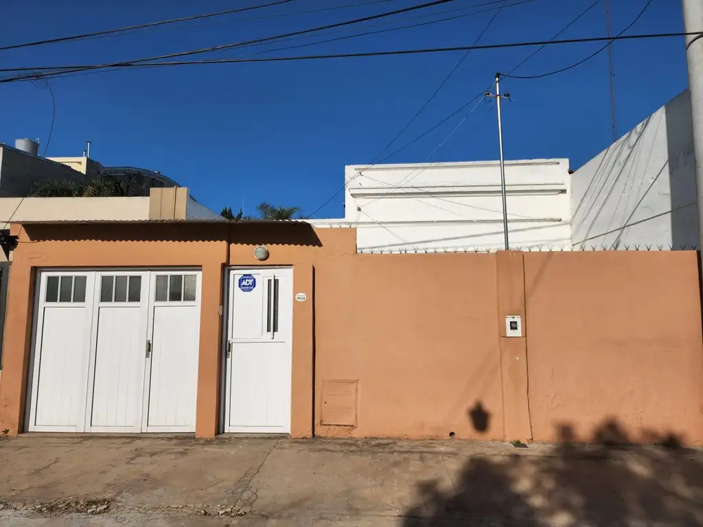 CASA A LA VENTA 2 HAB CON COCHERA - ZONA VILLADORA