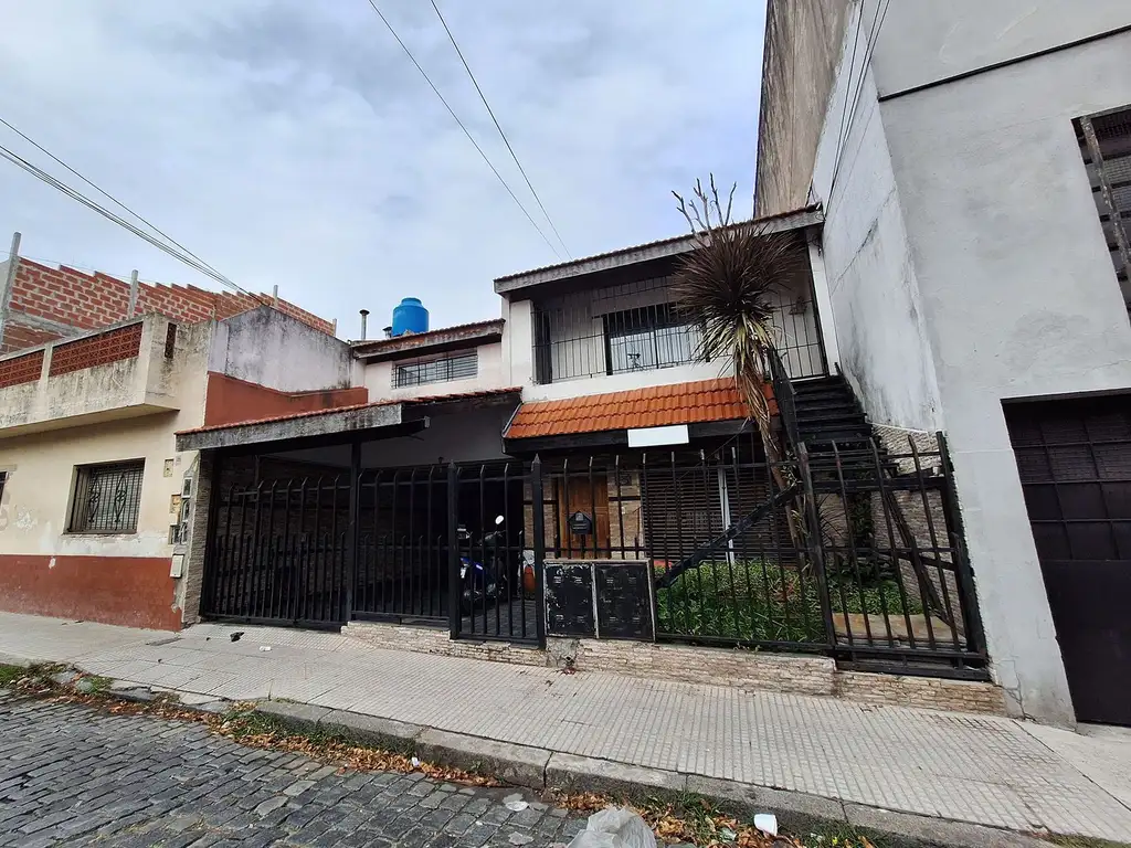 CASA EN BLOCK MULTIFAMILIA -VENTA/ PQUE. PATRICIOS