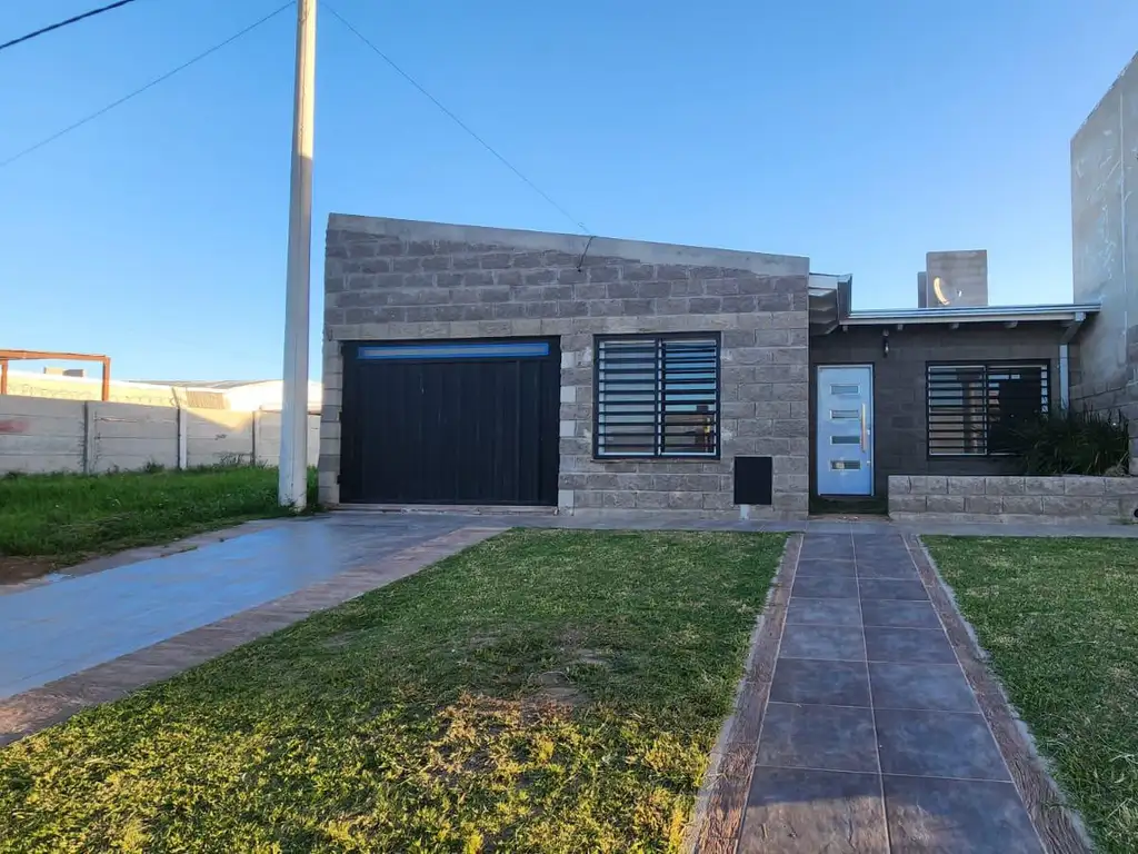 Venta | Casa | 2 Dormitorios | Piscina | Capitán Bermúdez | Barrio Terranova