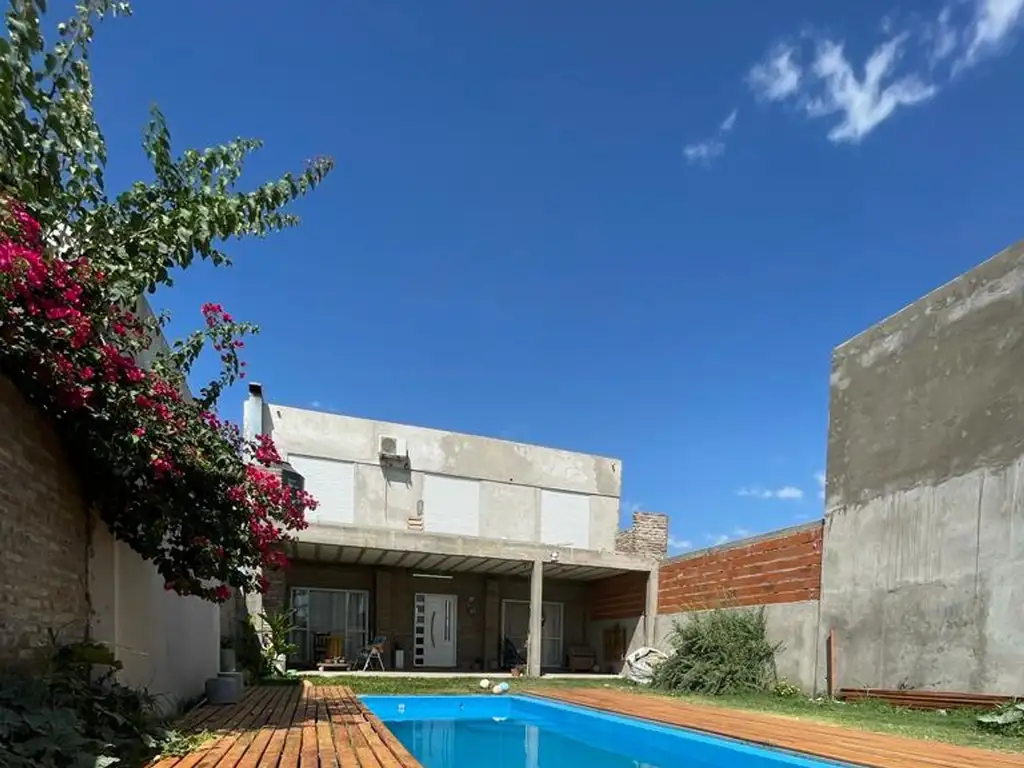 VENTA - CASA 3 DORMITORIOS EN ALVEAR