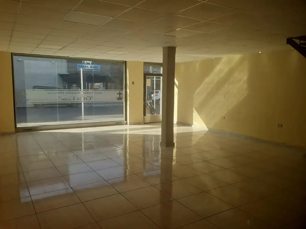 Local comercial 159 M2 excelente ubicación nuevo