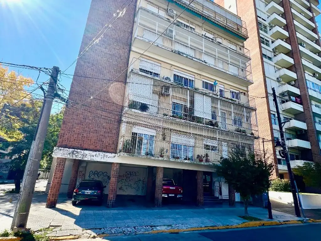 San Isidro Entre Vías y Av Libertador. Frente a Estación. Luminoso Depto 4 Ambientes con baulera