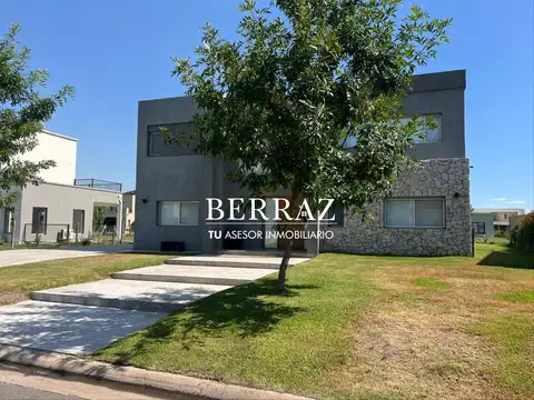 Casa Venta 3 Dormitorios Barrio El Trebol lote de 961 m2 Haras Santa Maria Escobar