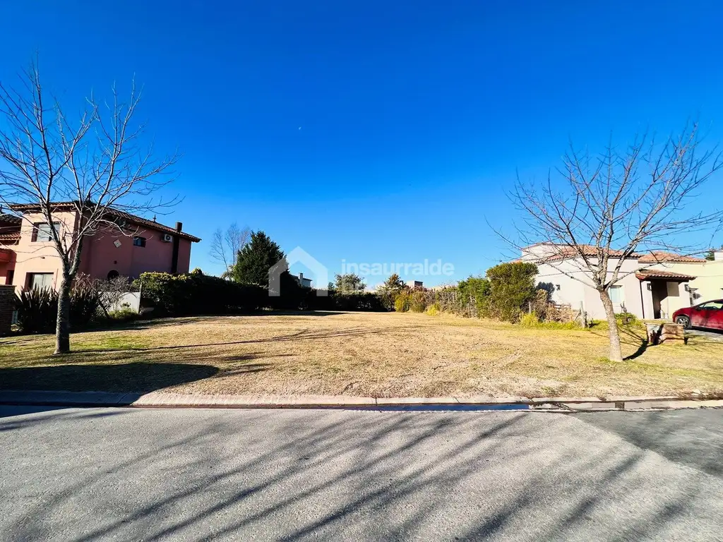 VENDO LOTE INTERNO EN BARRIO SAN ISIDRO LABRADOR  ORIENTACION ESTE, ESCRITURADO!