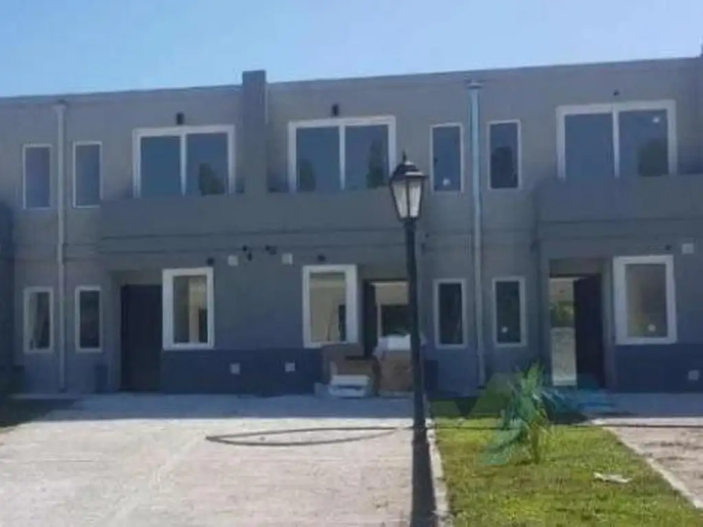 Venta Casa. Duplex en  Manzanares Chico