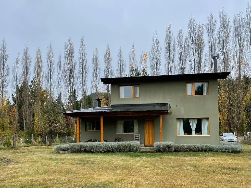 Casa con Galería y Jardín de 1700m2 en Venta - Península de San Pedro - Bariloche