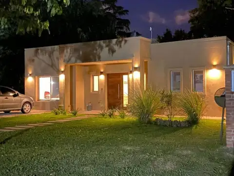 HERMOSA CASA 4 AMBIENTES EN BARRIO SAN ALFONSO - Foto 0