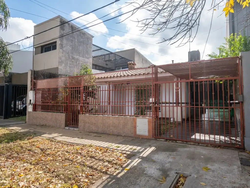 Casa en venta de 3 dorm cochera doble y gran patio