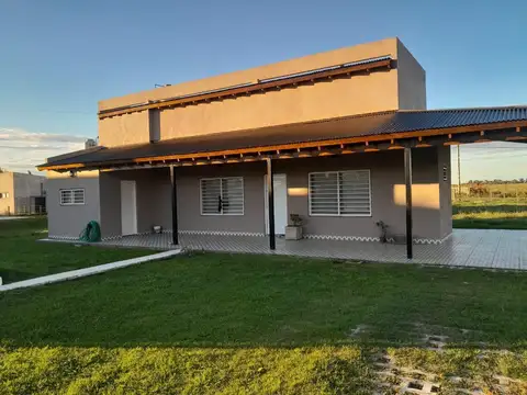 CASA EN VENTA EN CAÑUELAS