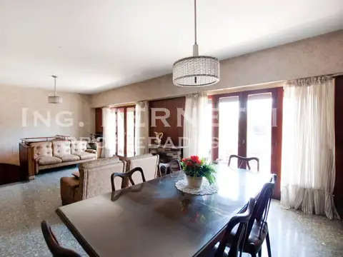 Tipo Casa 3 Ambientes con Terraza - Piso Único con entrada independiente - Excelente zona 