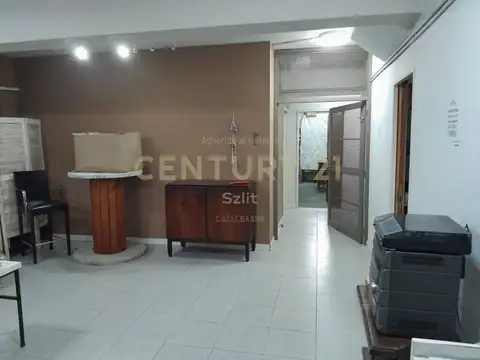 Venta de Ofi/ mas deposito en PB Frente  en Velez Sarsfield