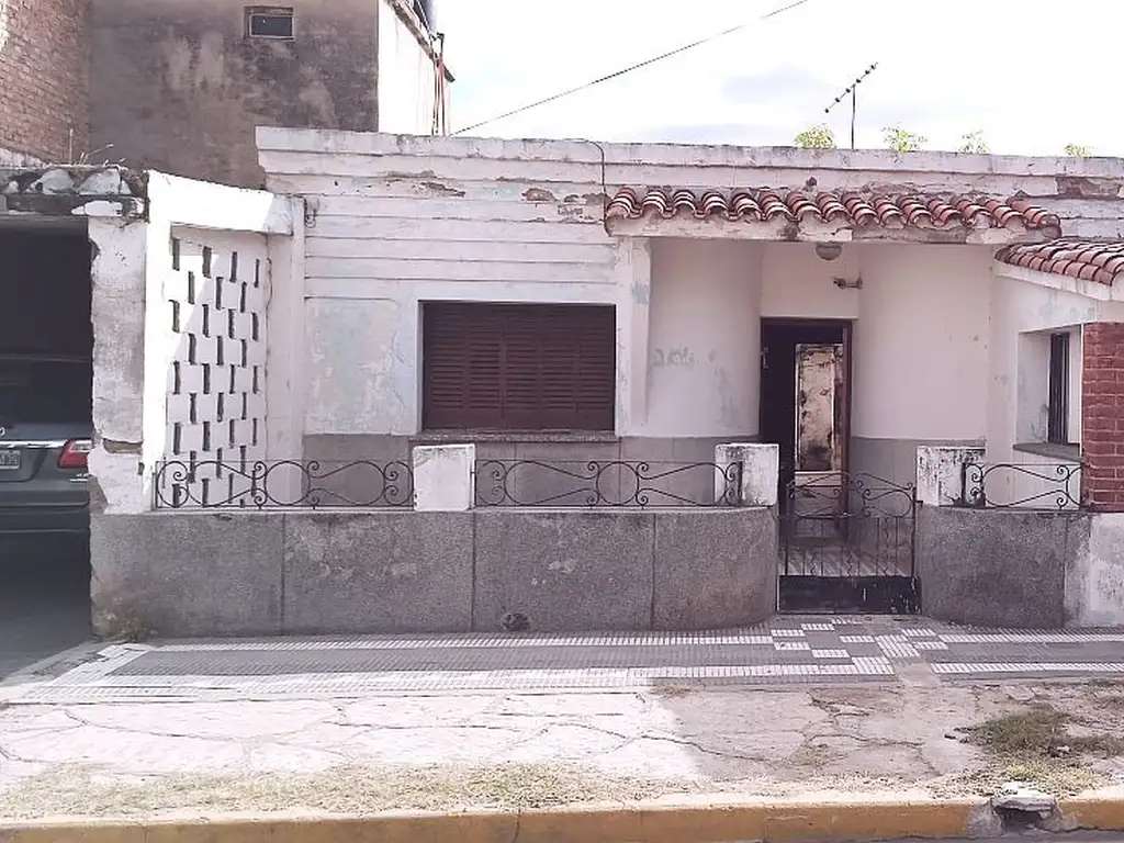 Vendo casa con dos habitaciones en Barrio La Banda, Cruz Del Eje