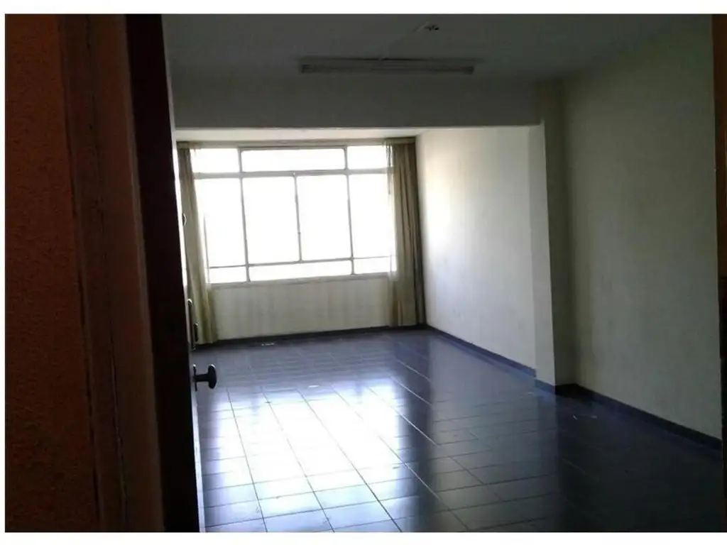 Oficina 31m2 con Frente Av. Corrientes 2330. Info: