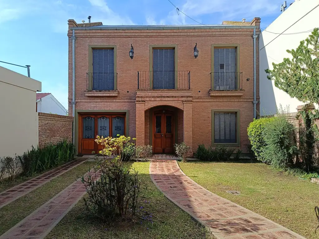 VENTA/PERMUTA -Casa 3 dormitorios con Jardín y Pileta - Carcarañá, Santa Fe.