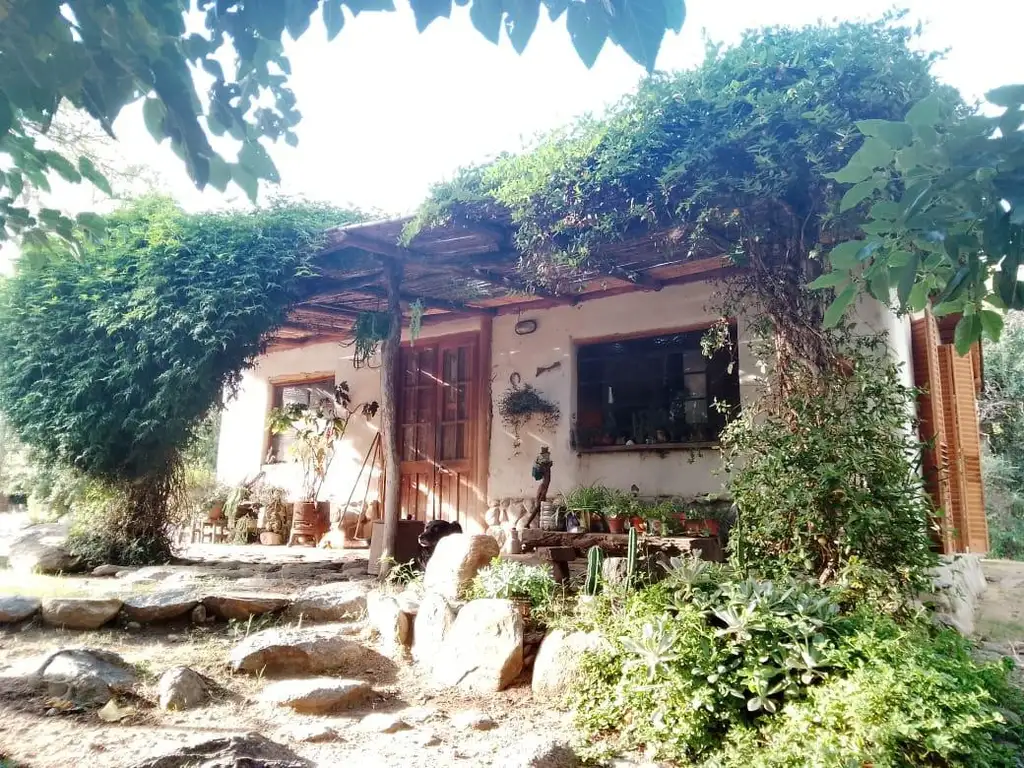 Casa en Venta en Luyaba,, Con Arroyo, Acequia,,Terrenazo , Traslasierra