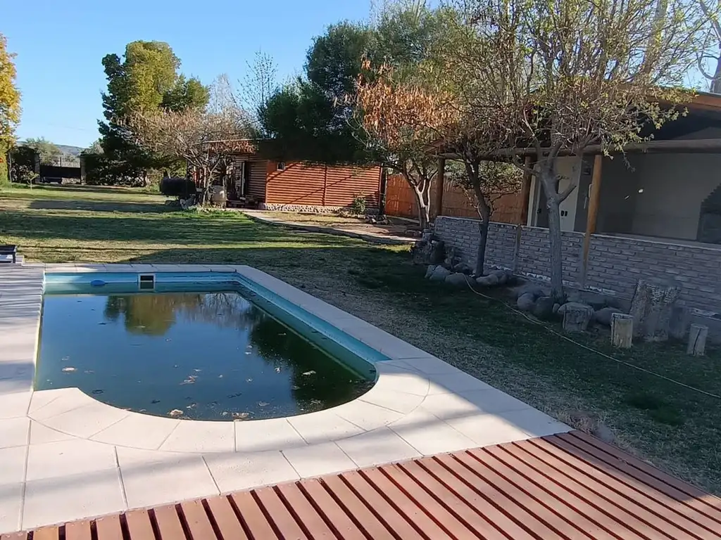 CASA CON QUINCHO Y PILETA EN LUNLUNTA