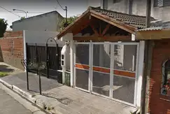Casa en venta - 2 dormitorios 1 baño - Cochera - 70mts2 - Villa Elvira, La Plata