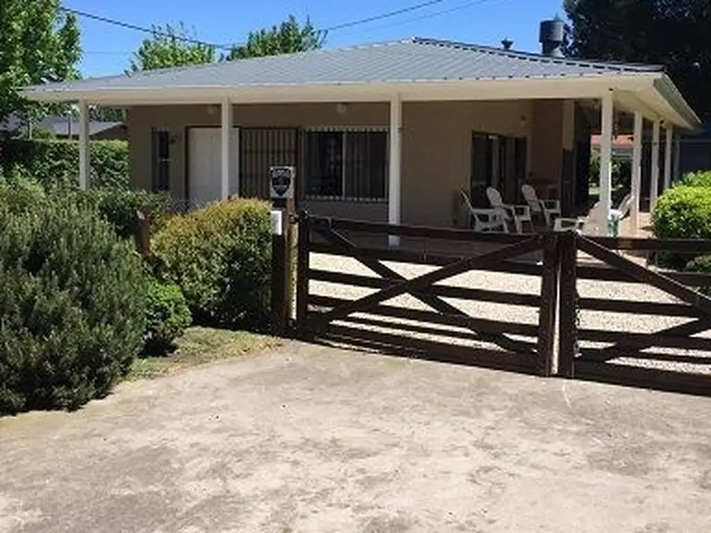 Chalet en barrio privado Las Lomas  RETASADO