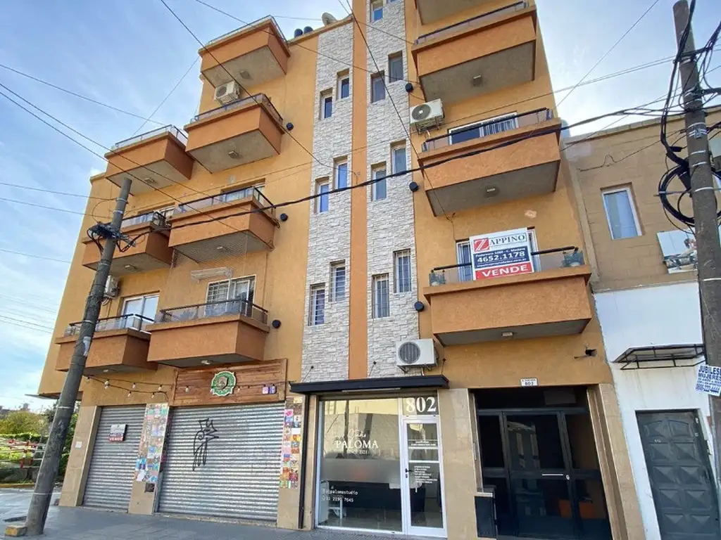 VENTA DE DEPARTAMENTO AL FRENTE CON BALCON EDIFICIO CON ASCENSOR!