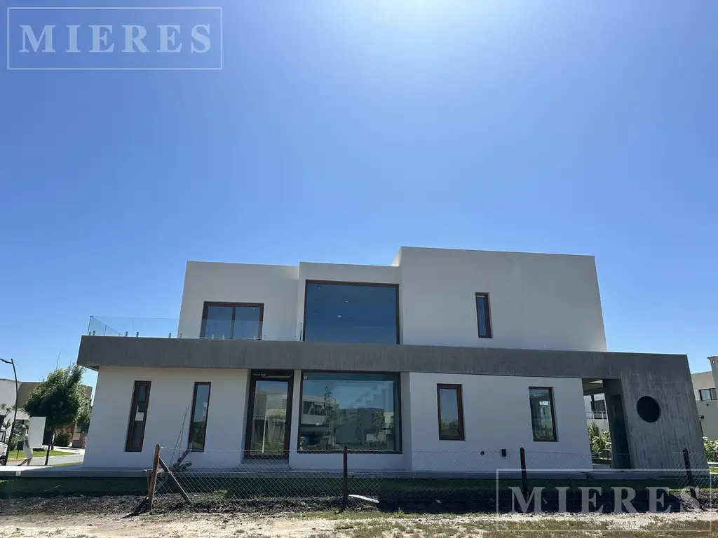 Casa en venta en Construcción sobre lote Interno en Carpinchos, Nordelta.