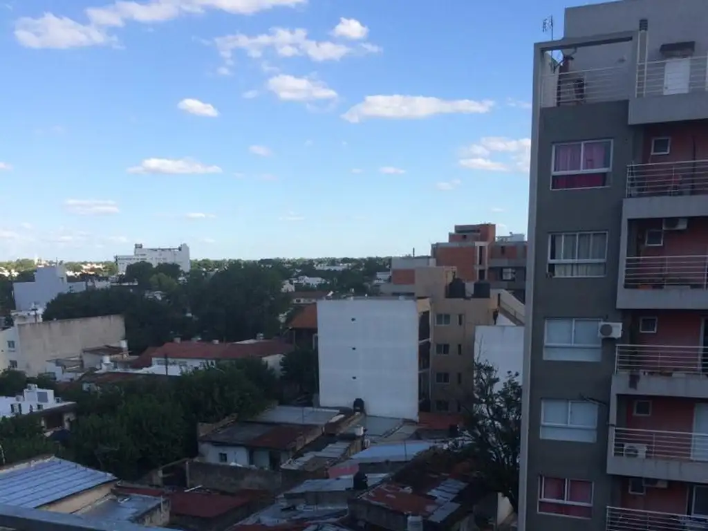 VENTA - DEPARTAMENTO DE 2 AMBIENTES CÉNTRICO - MORON