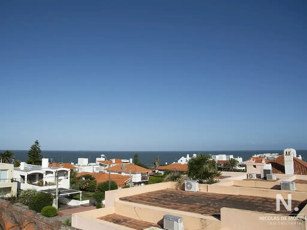 Casa de gran tamaño en zona privilegiada.