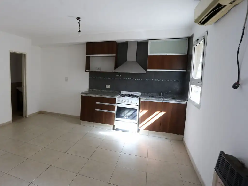 DUPLEX EN VENTA EN LUIS GUILLON CON PARRILLA