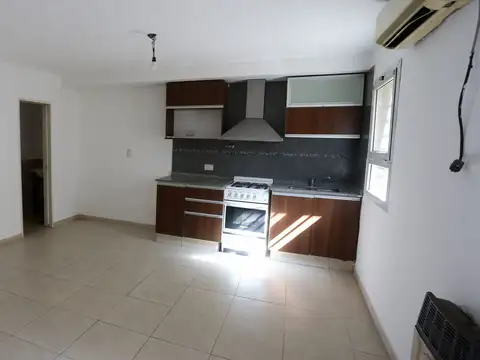 DUPLEX EN VENTA EN LUIS GUILLON CON PARRILLA