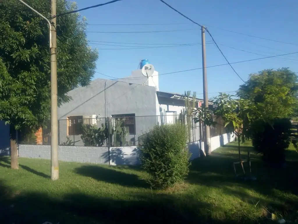 vendo muy buena casa en Campana de 4 ambientes,patio con galpon y entrada para auto