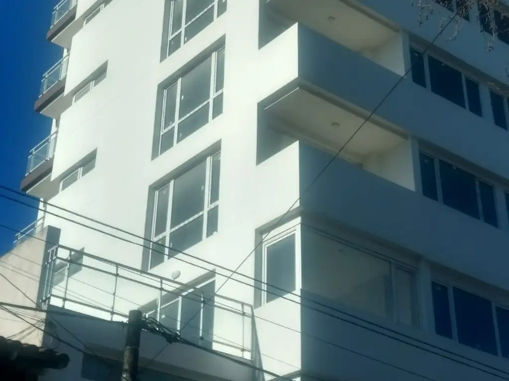 SEMIPISO DE 3 AMB. BALCON Y COCHERA. TOMA PERMUTA DE MENOR VALOR