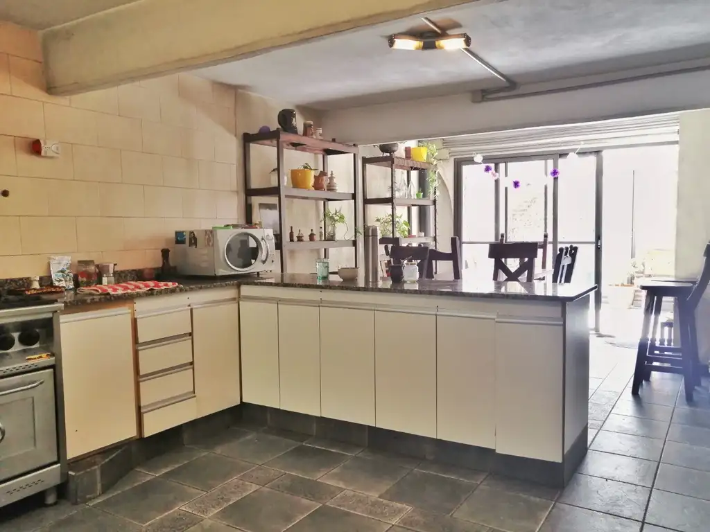 CASA C/COCHERA EN VENTA, ZONA BOEDO