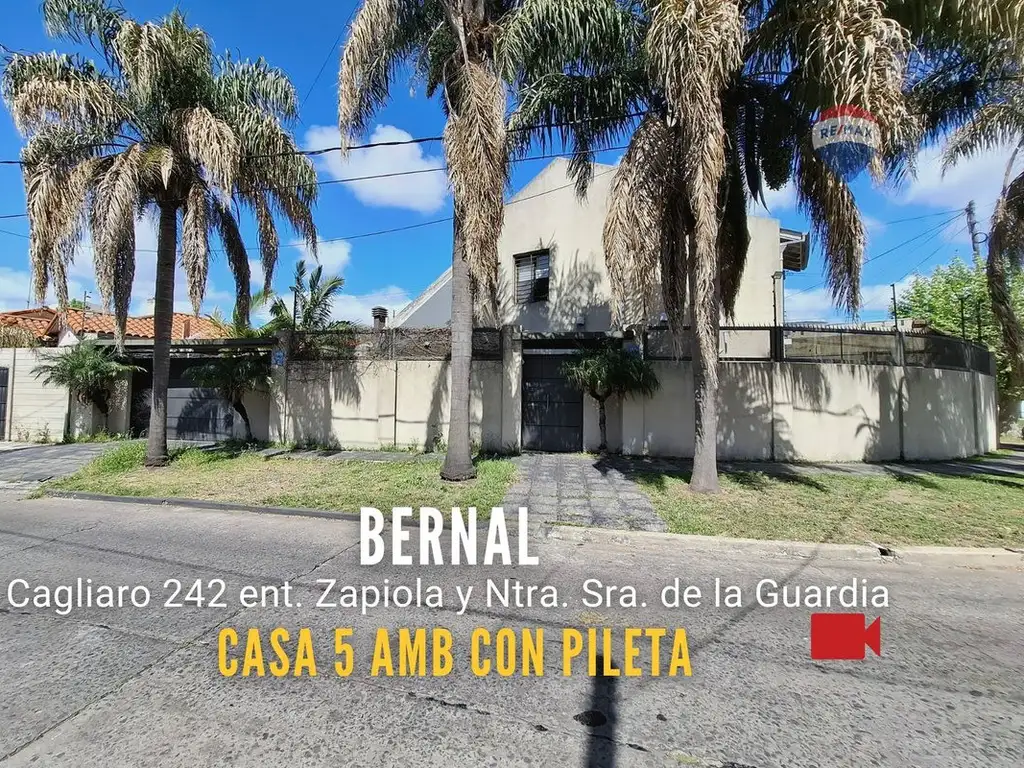 Venta Casa 5 ambientes en dos Plantas Bernal Este.