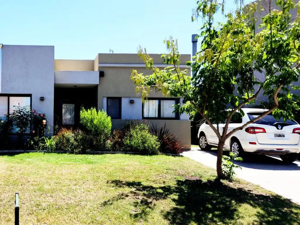 Casa en alquiler en San Ramiro Pilar del Este | VCO Propiedades