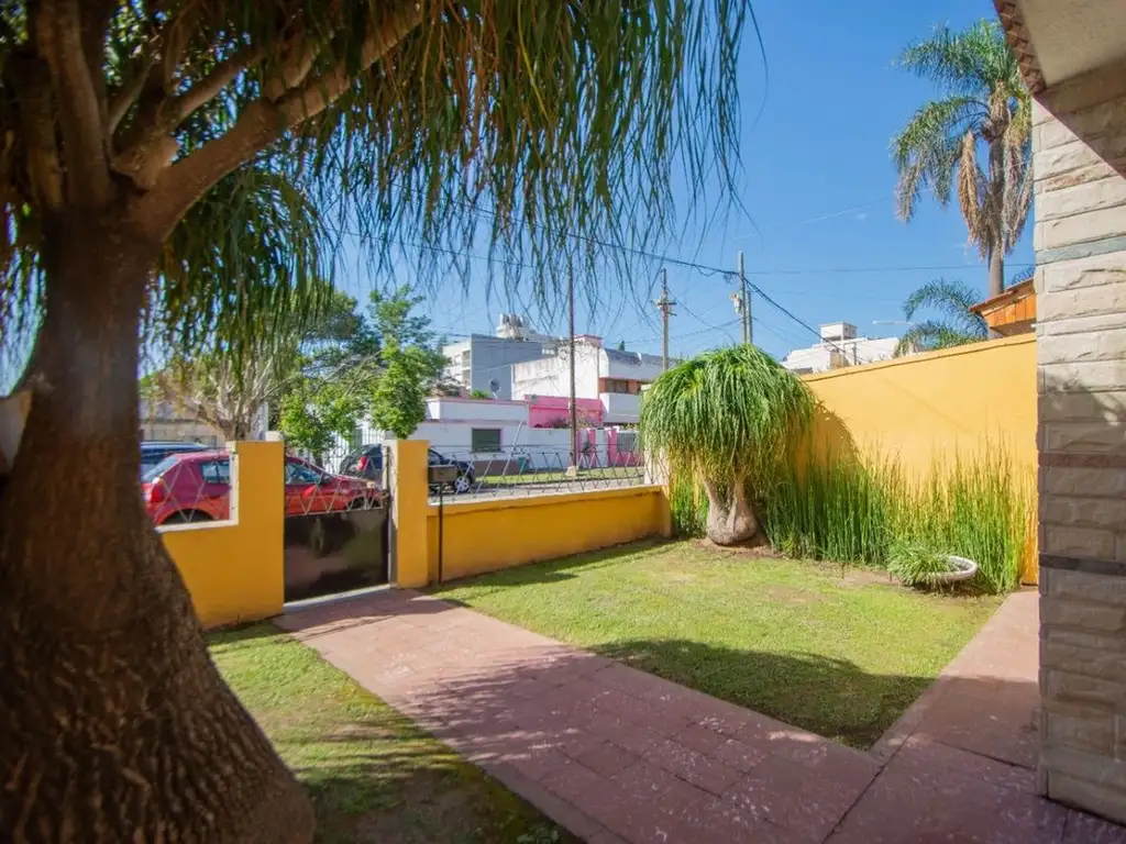 Casa en Tapiales con Quincho, Parque y terraza