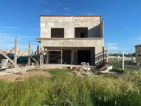 Casa a terminar en venta - 3 Dormitorios 2 Baños - 250Mts2 - Cañuelas