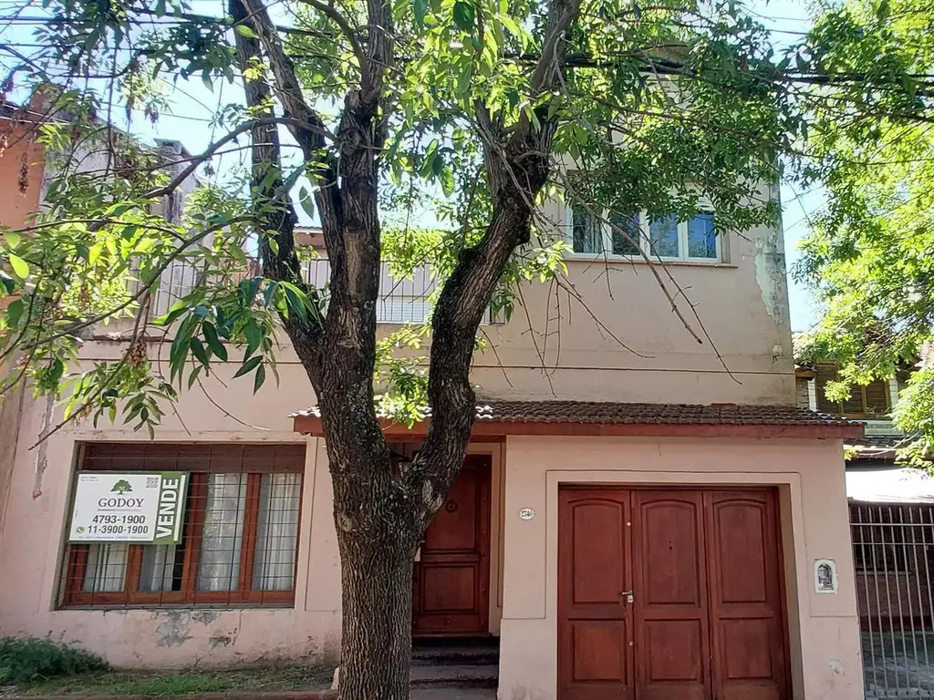 Venta de casa 4 amb c/dependencia en Martinez.