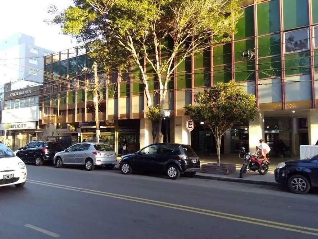 Cochera cubierta en Caseros zona Centro