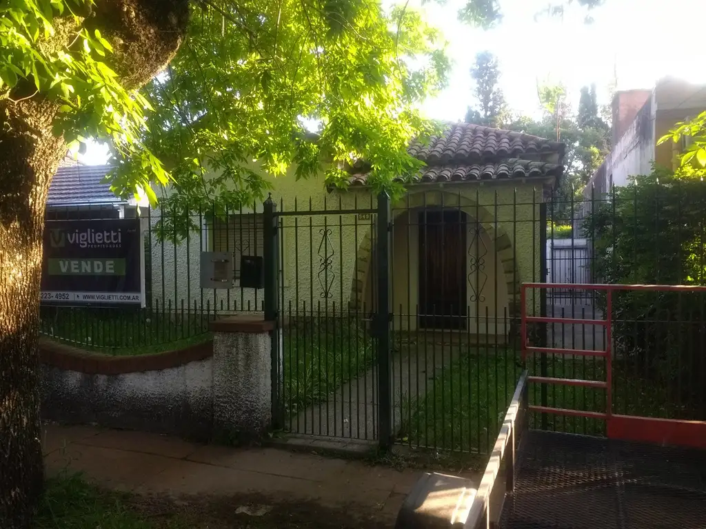 CHALET CON TEJAS COLONIALES EN RANELAGH U$S 130.000